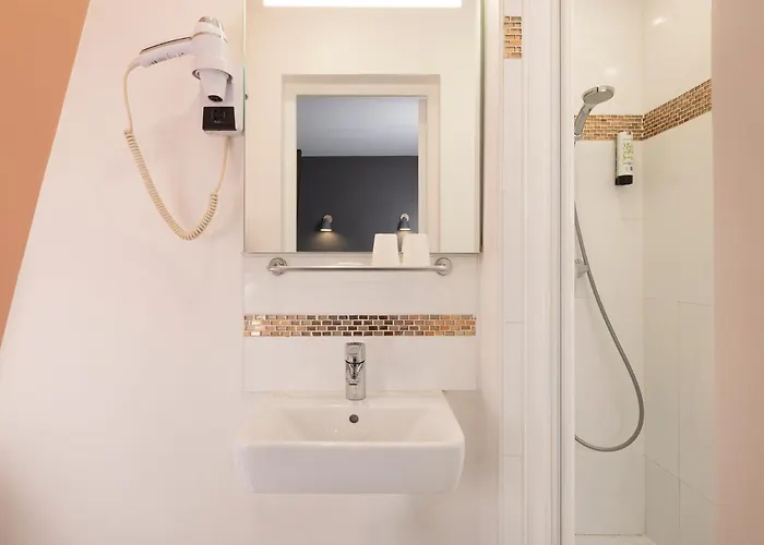 Ξενοδοχείο Legendre 2*